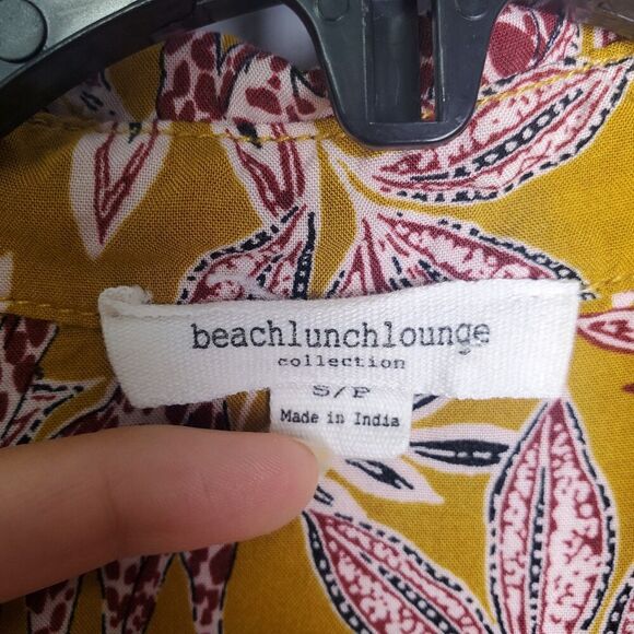 Beachlunchlounge Giraffe Printed Button-Down Shirt Size Small - Picture 7 of 8